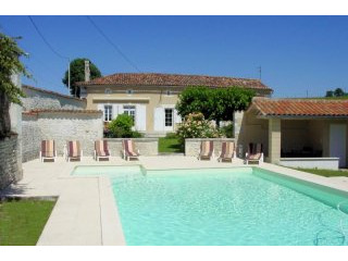 Attractive 5-Bedroom Country House