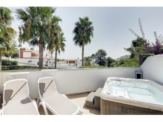 Nyrenoverad bostad om 3 rum & kök i Punta Lara, Nerja.