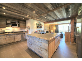 An impressive 3 bed apartment, located..