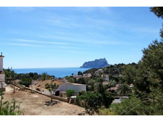 Fantastic plot with spectacular sea..