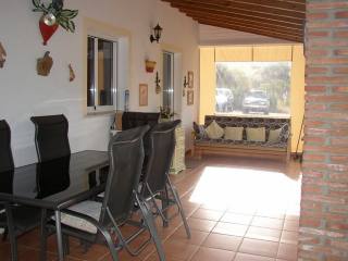 Villa - Immaculately maintained country..