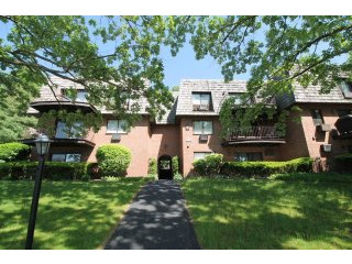 2 bedroom House For Sale: 2 Briarcliff..