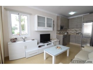 Lägenhet om två rum och kök i Pueblo Rocio, Nerja ..