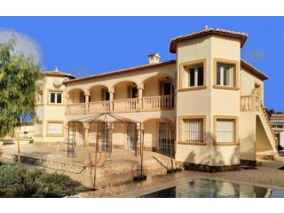 5 Bedrooms - Villa - For Sale