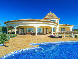5 Bedrooms - Villa - Alicante - For Sale