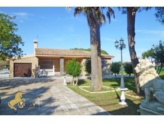 House, villa with pool, near beach..