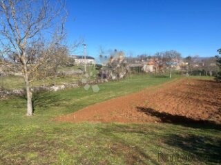 Građevinsko zemljište 866 m² – mirno naselje, blizina centra