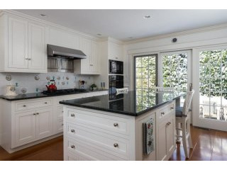 6 bedroom House For Sale: 12 South..