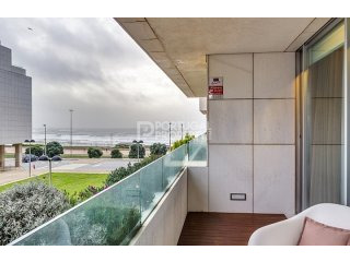 Modern 3 Bedroom Apartment in Leca da..