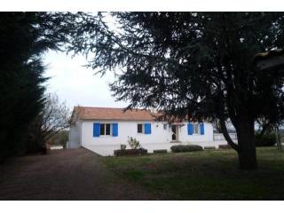 6 bedroom House For Sale: 79000 DANS LE..