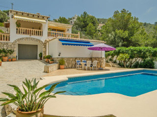 4 Bedrooms - Villa - Alicante - For Sale