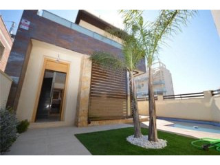 2 bedroom detached house for sale