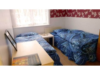 Double room, Zone 2, Mile End (share or..