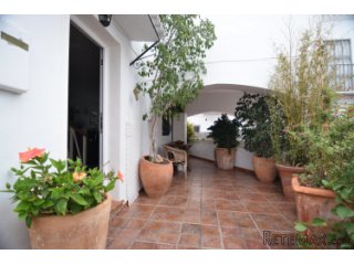 Välkomna till 5 rum & kök i eftertraktade Parador, Nerja. ..