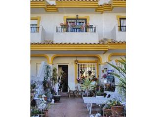 3 Bed 2 Bath Townhouse with Communal..