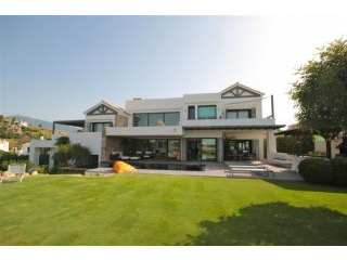 5 Bedrooms - Villa - Malaga - For Sale