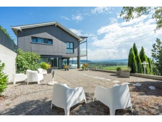 MODERN LIVING WITH PANORAMA!
