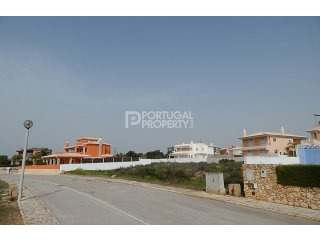 Nice plot for construction with sea..
