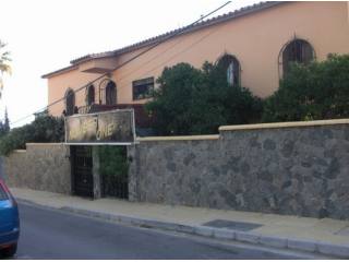 Villa for sale in Nueva Andalucia..