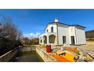 MEDITERANSKA KATNICA S BAZENOM I POGLEDOM NA MORE - KLJUČ U
