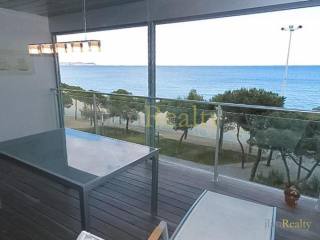 High quality apartment duplex with sea..