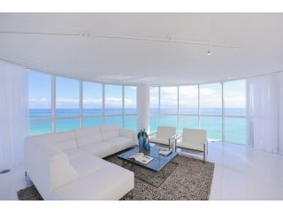 3 bedroom Flat For Sale: 6301 Collins..