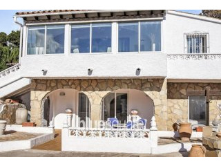 4 Bedroom villa 3 minutes walk from..