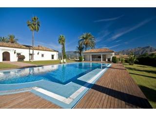 8 Bedrooms - Villa - Malaga - For Sale