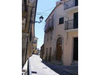 Stunning town house full of features..