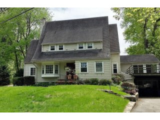 4 bedroom House For Sale: 1 Circle Hill..