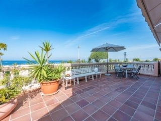 Bright Garden Apartment Frontline To..