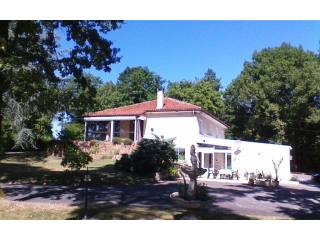 Spacious well maintained house with..