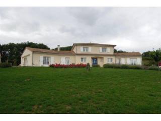 5 bedroom Villa For Sale: 86300 7 MIN..