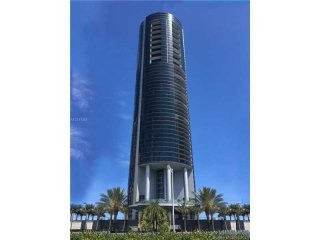 3 bedroom Flat For Sale: 18555 collins..