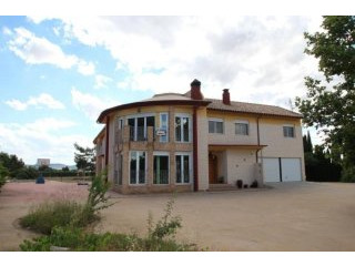 Stunning 6 bedroom country house in..