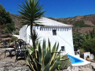 4 bedroom, 2 bathroom Finca/Country..