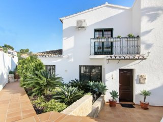 Nice 4 bedroom villa with sea view