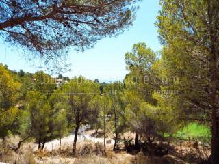 Beautiful plot with sea view on the..