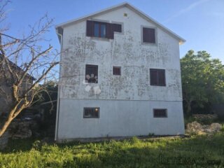DRNIŠ - KATNICA S POTKROVLJEM U CENTRU GRADA, prodaja