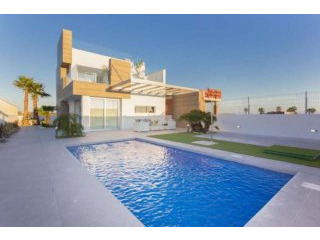New villa in Guardamar del Segura near..