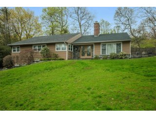 4 bedroom House For Sale: 7 Rock Hill..