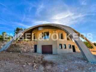 Great architecture house in an idyllic..