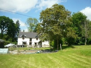 Farmhouse on 1.776 hectares, 196,100 €
