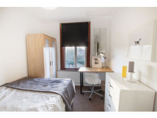 Single with double bed near Willesden..