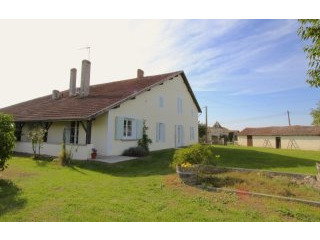 Beautiful 4-bedroom farmhouse with barn..