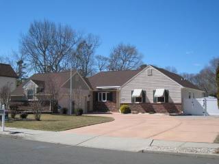 3 bedroom Flat For Sale: 470 Lake..