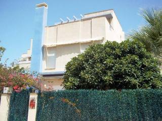 Luxury villa with 4 beds and 3 baths in..