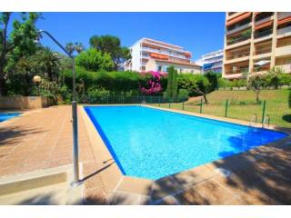 Nice. Spacious 3 bed apartment with sea..