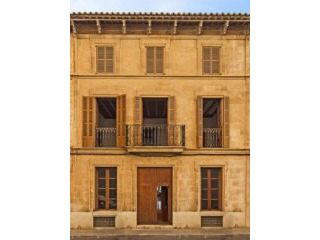 Stylish Townhouse In The Center Of..