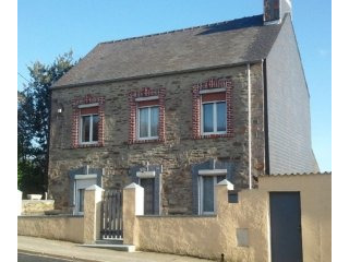 Delightful House Close to the Port